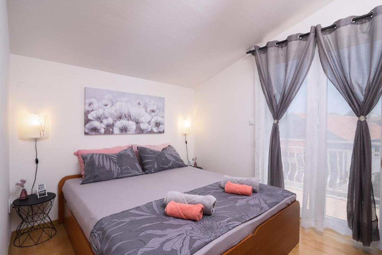 Vikeli Apartment Trogir Exterior photo