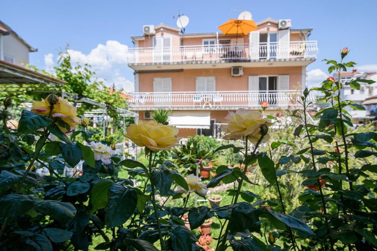 Vikeli Apartment Trogir Exterior photo